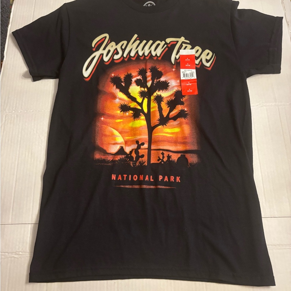 NWT Men’s Joshua Tree Sunset Graphic Tee - Black